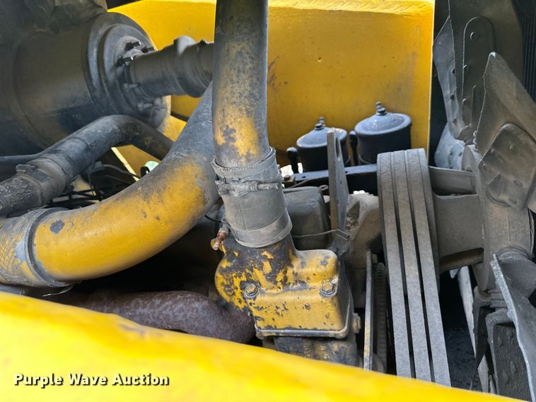 image for item DS4211 International Harvester  250 track loader