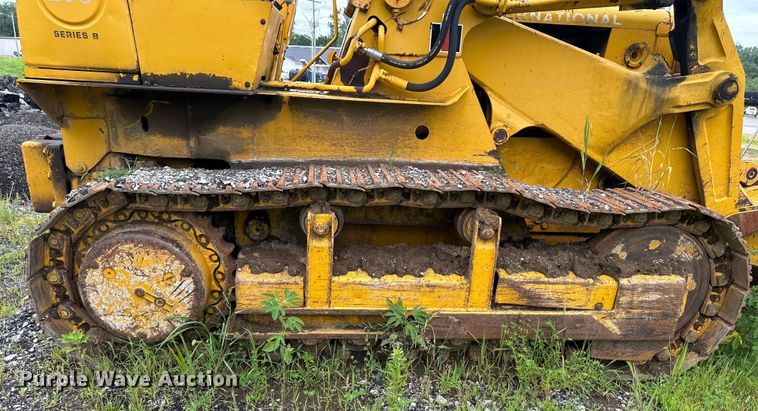 image for item DS4211 International Harvester  250 track loader