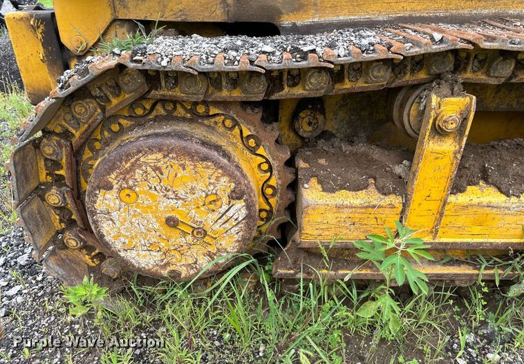 image for item DS4211 International Harvester  250 track loader