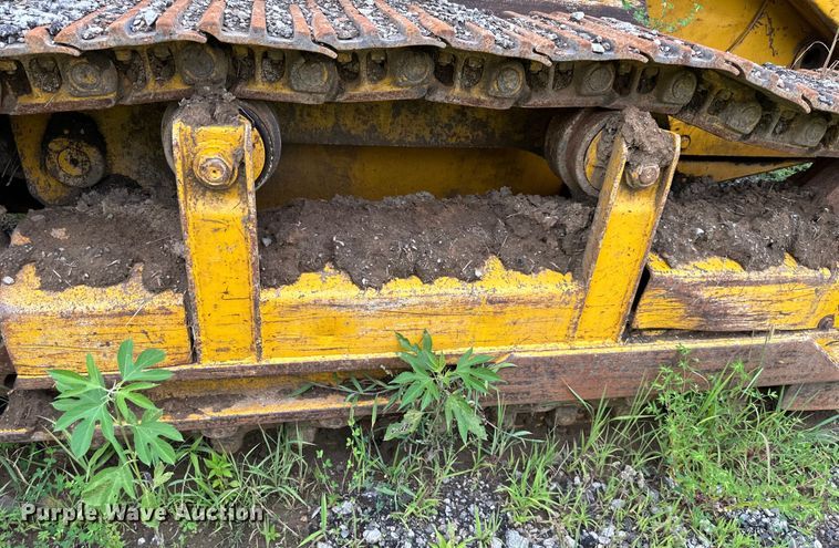 image for item DS4211 International Harvester  250 track loader