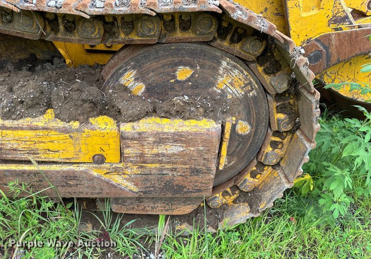 image for item DS4211 International Harvester  250 track loader