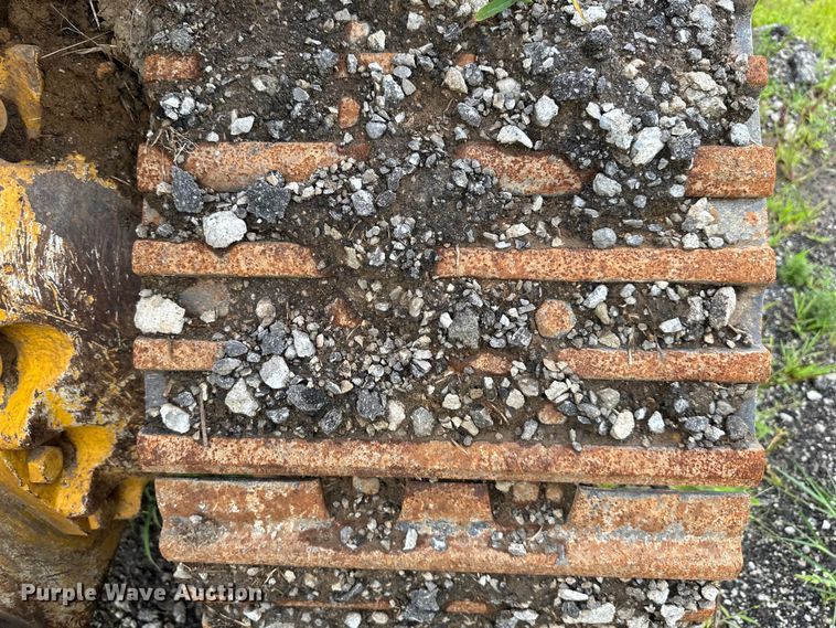 image for item DS4211 International Harvester  250 track loader