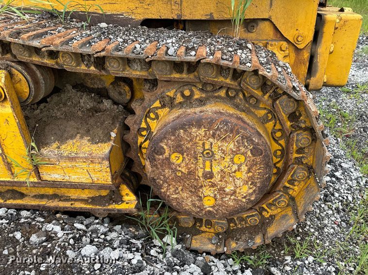 image for item DS4211 International Harvester  250 track loader