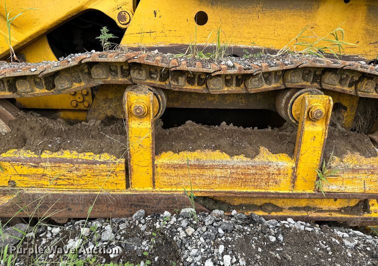 image for item DS4211 International Harvester  250 track loader