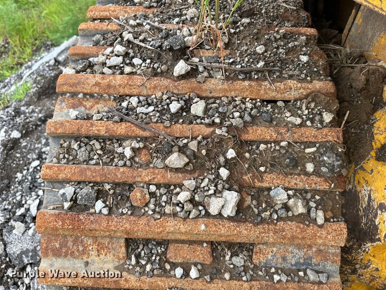 image for item DS4211 International Harvester  250 track loader