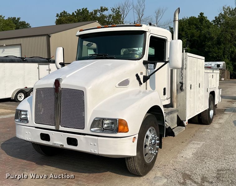 image for item DS4214 2005 Kenworth  T300 utility / service truck