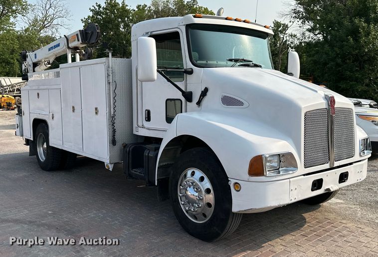 image for item DS4214 2005 Kenworth  T300 utility / service truck