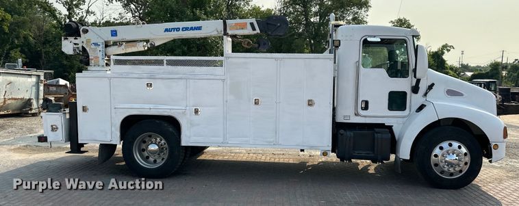 image for item DS4214 2005 Kenworth  T300 utility / service truck