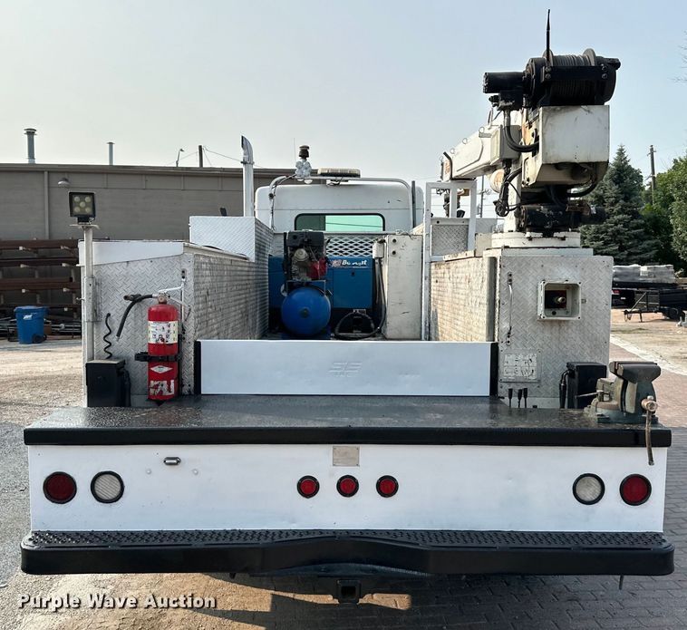 image for item DS4214 2005 Kenworth  T300 utility / service truck