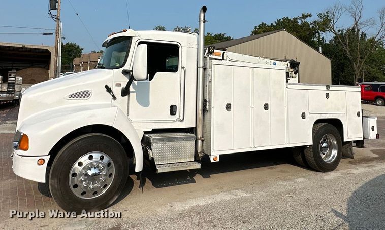image for item DS4214 2005 Kenworth  T300 utility / service truck