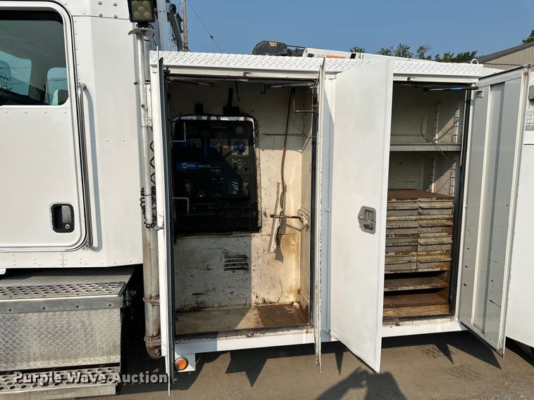 image for item DS4214 2005 Kenworth  T300 utility / service truck