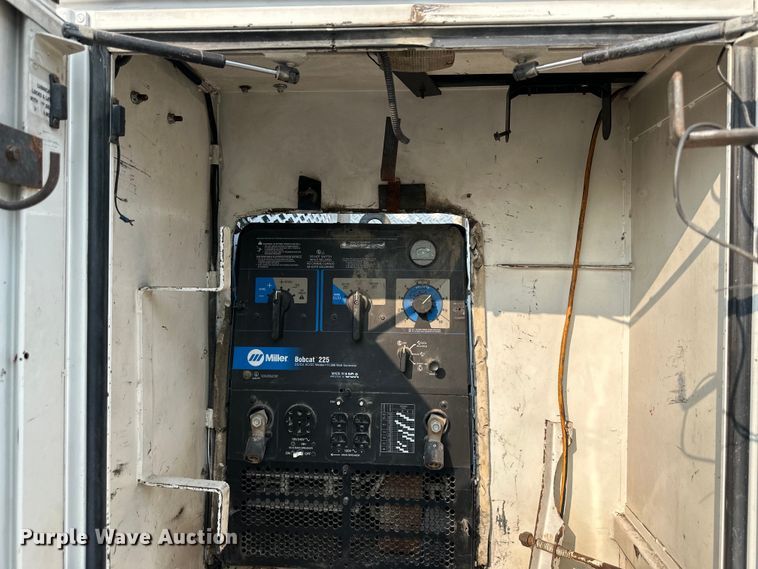 image for item DS4214 2005 Kenworth  T300 utility / service truck