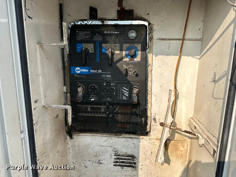 image for item DS4214 2005 Kenworth  T300 utility / service truck