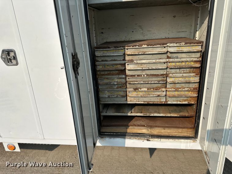 image for item DS4214 2005 Kenworth  T300 utility / service truck