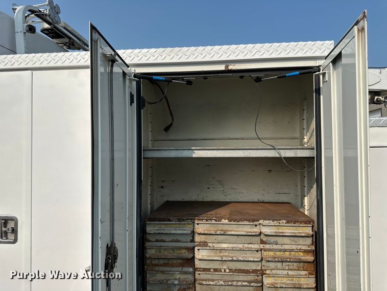 image for item DS4214 2005 Kenworth  T300 utility / service truck