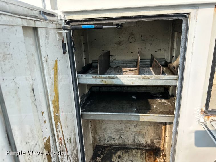 image for item DS4214 2005 Kenworth  T300 utility / service truck