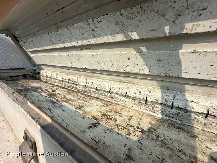 image for item DS4214 2005 Kenworth  T300 utility / service truck