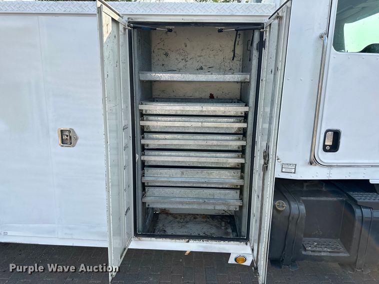 image for item DS4214 2005 Kenworth  T300 utility / service truck