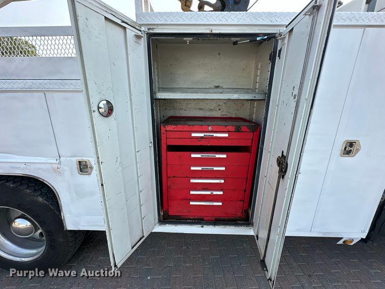 image for item DS4214 2005 Kenworth  T300 utility / service truck