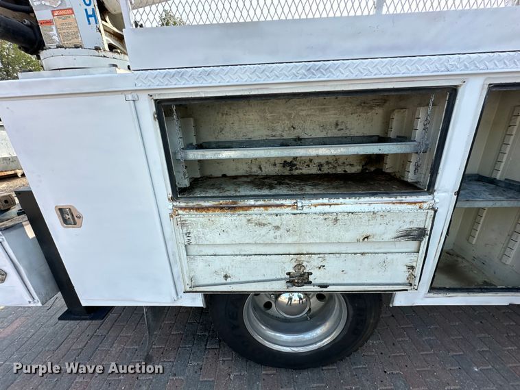 image for item DS4214 2005 Kenworth  T300 utility / service truck