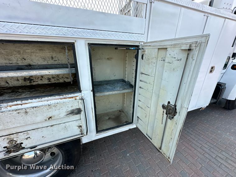 image for item DS4214 2005 Kenworth  T300 utility / service truck