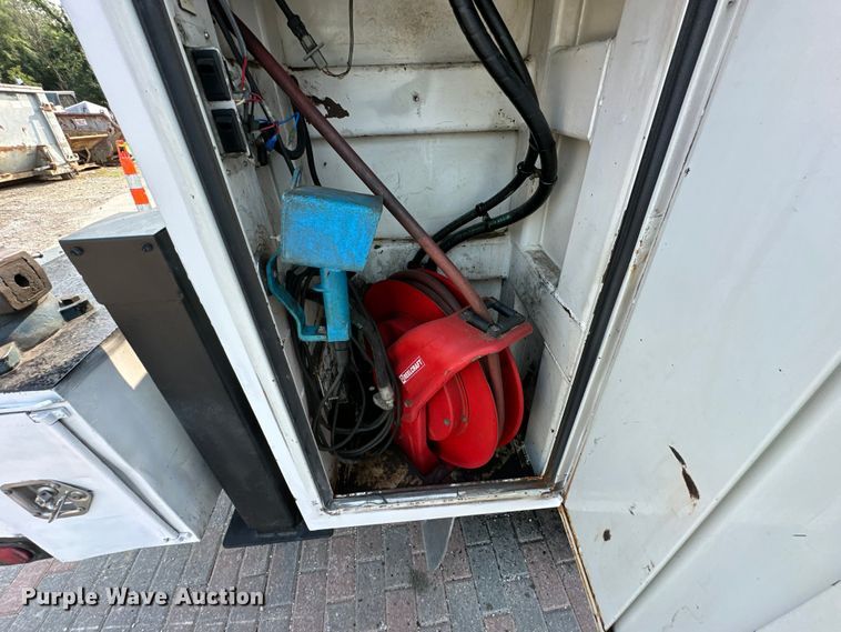 image for item DS4214 2005 Kenworth  T300 utility / service truck