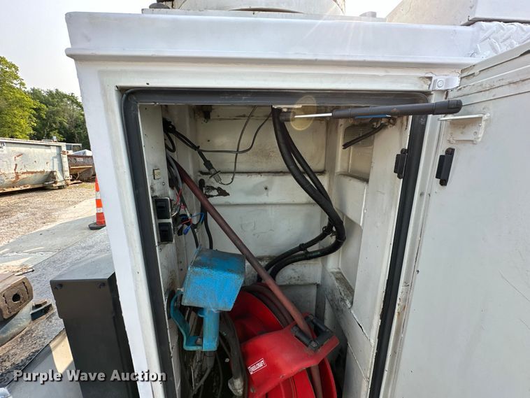 image for item DS4214 2005 Kenworth  T300 utility / service truck