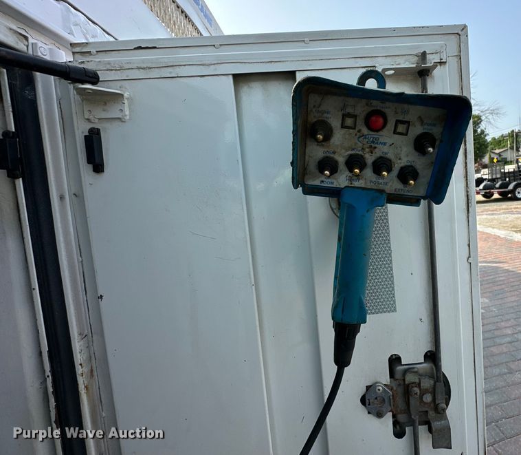 image for item DS4214 2005 Kenworth  T300 utility / service truck