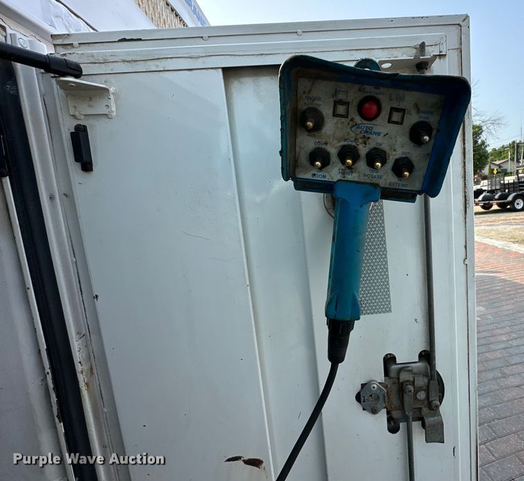 image for item DS4214 2005 Kenworth  T300 utility / service truck