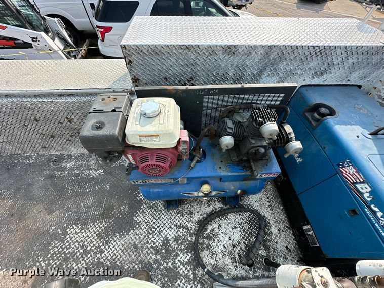 image for item DS4214 2005 Kenworth  T300 utility / service truck