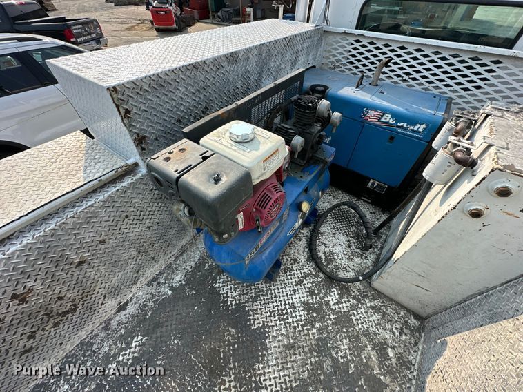 image for item DS4214 2005 Kenworth  T300 utility / service truck