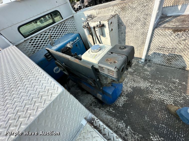 image for item DS4214 2005 Kenworth  T300 utility / service truck