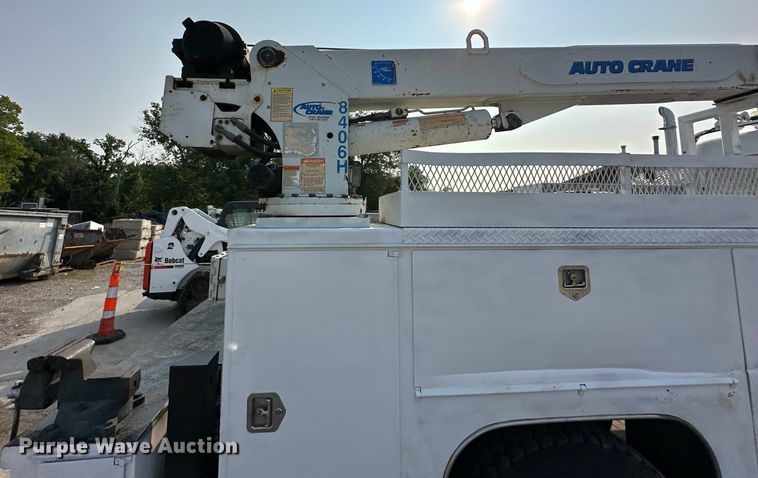 image for item DS4214 2005 Kenworth  T300 utility / service truck