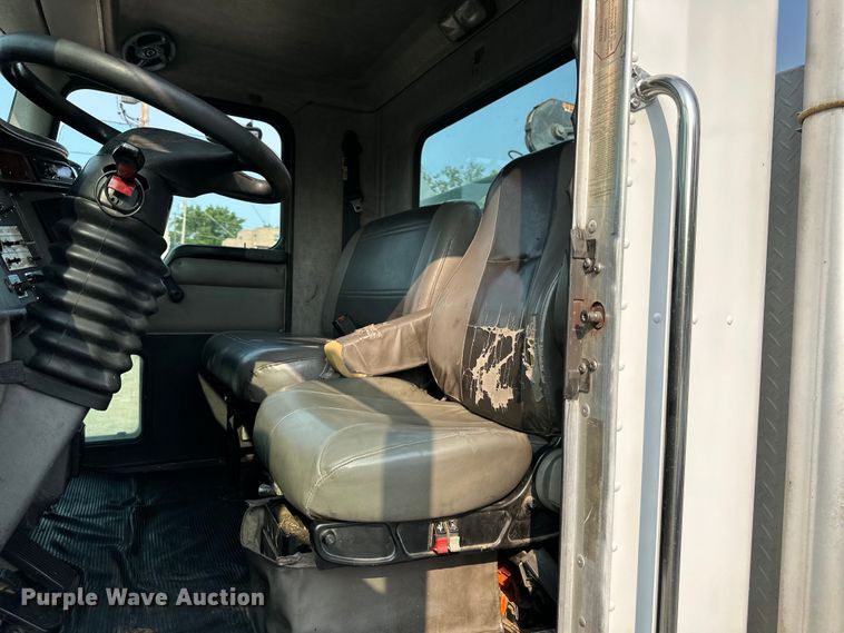 image for item DS4214 2005 Kenworth  T300 utility / service truck