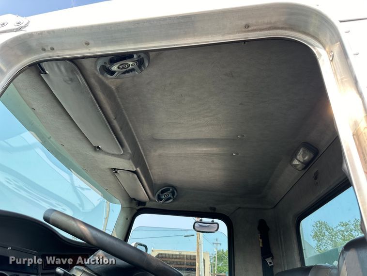 image for item DS4214 2005 Kenworth  T300 utility / service truck