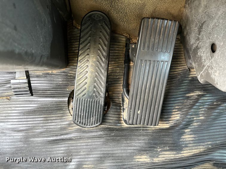 image for item DS4214 2005 Kenworth  T300 utility / service truck