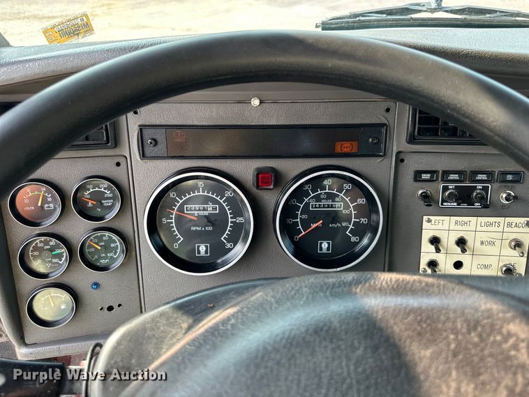 image for item DS4214 2005 Kenworth  T300 utility / service truck