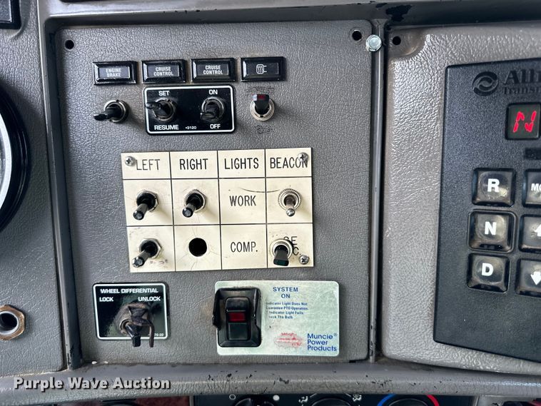 image for item DS4214 2005 Kenworth  T300 utility / service truck