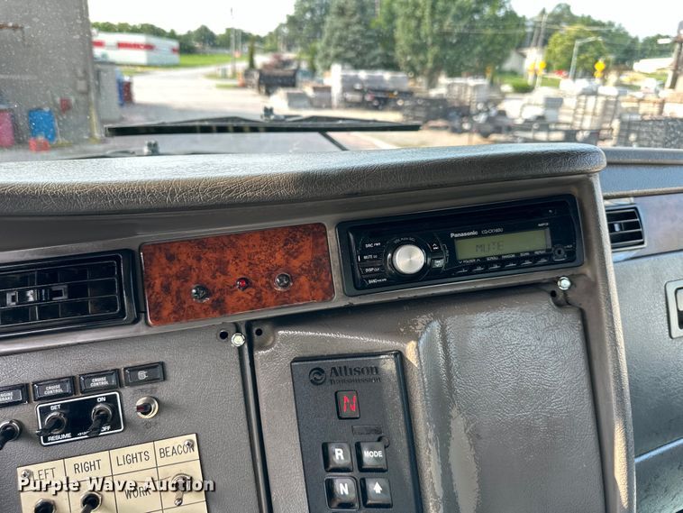 image for item DS4214 2005 Kenworth  T300 utility / service truck