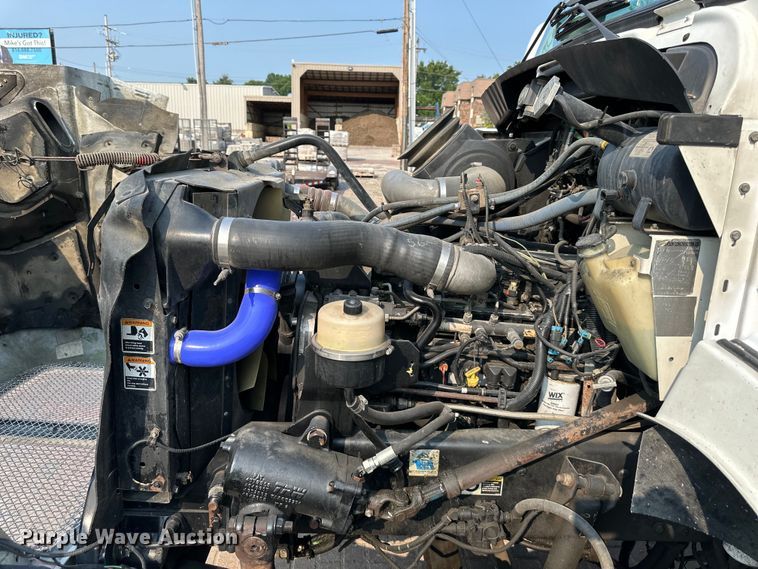 image for item DS4214 2005 Kenworth  T300 utility / service truck