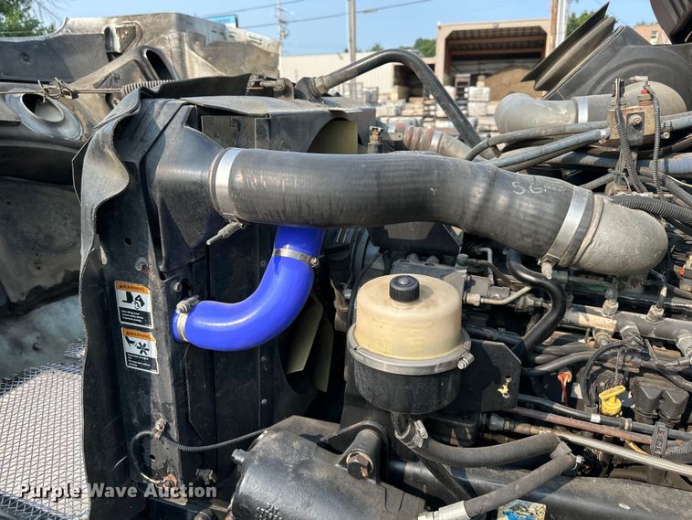 image for item DS4214 2005 Kenworth  T300 utility / service truck