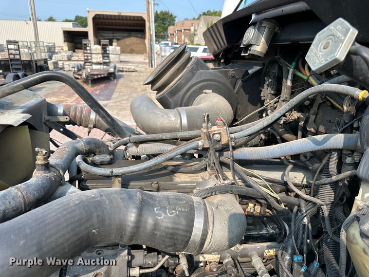 image for item DS4214 2005 Kenworth  T300 utility / service truck