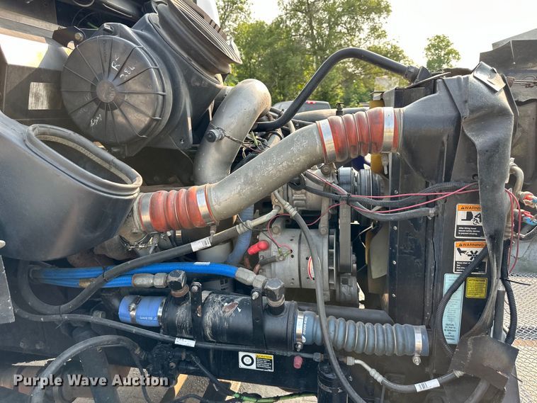 image for item DS4214 2005 Kenworth  T300 utility / service truck