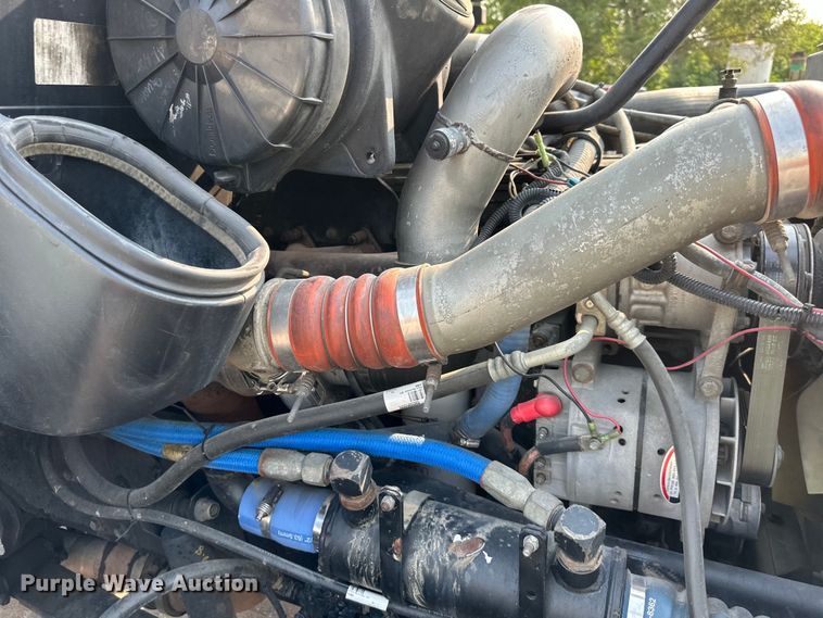 image for item DS4214 2005 Kenworth  T300 utility / service truck