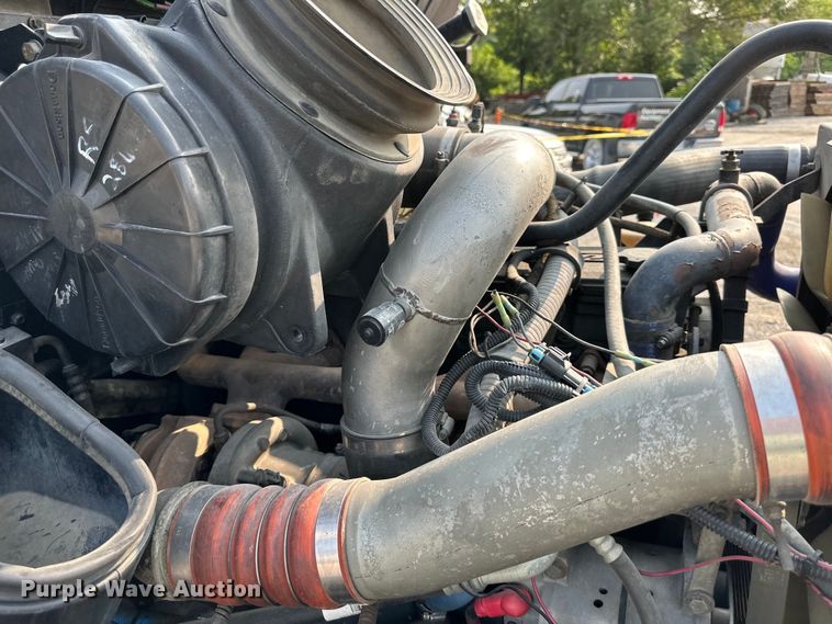 image for item DS4214 2005 Kenworth  T300 utility / service truck