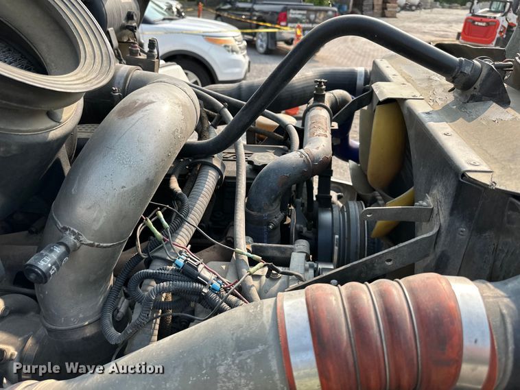 image for item DS4214 2005 Kenworth  T300 utility / service truck