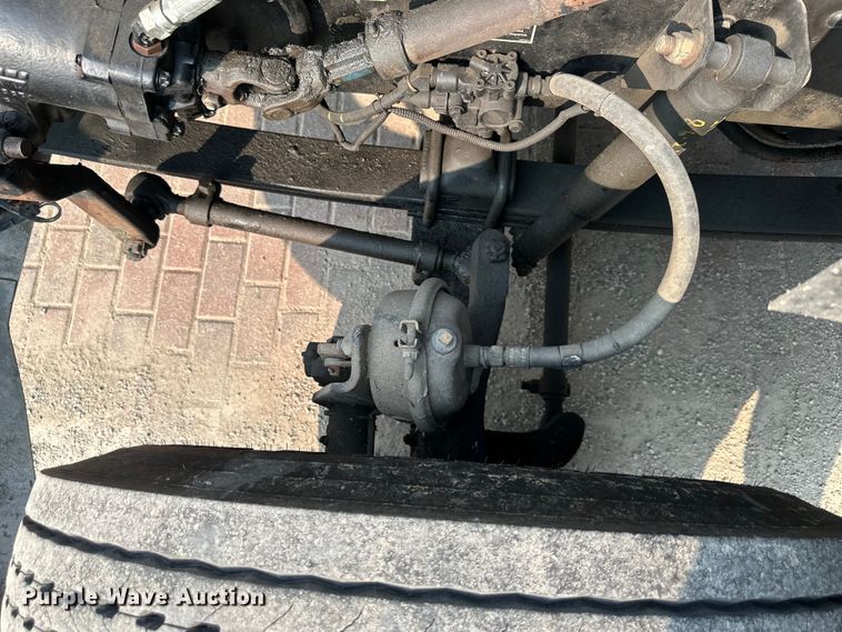 image for item DS4214 2005 Kenworth  T300 utility / service truck