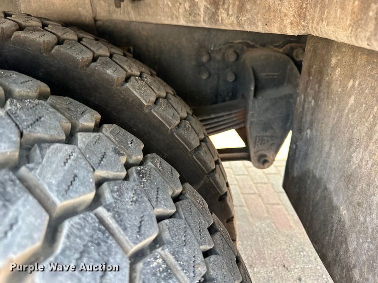 image for item DS4214 2005 Kenworth  T300 utility / service truck