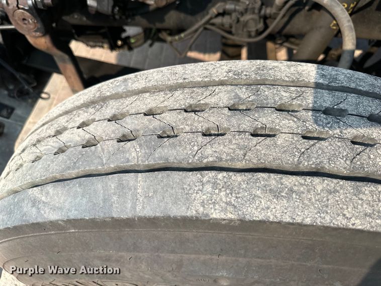 image for item DS4214 2005 Kenworth  T300 utility / service truck