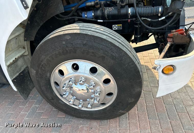 image for item DS4214 2005 Kenworth  T300 utility / service truck